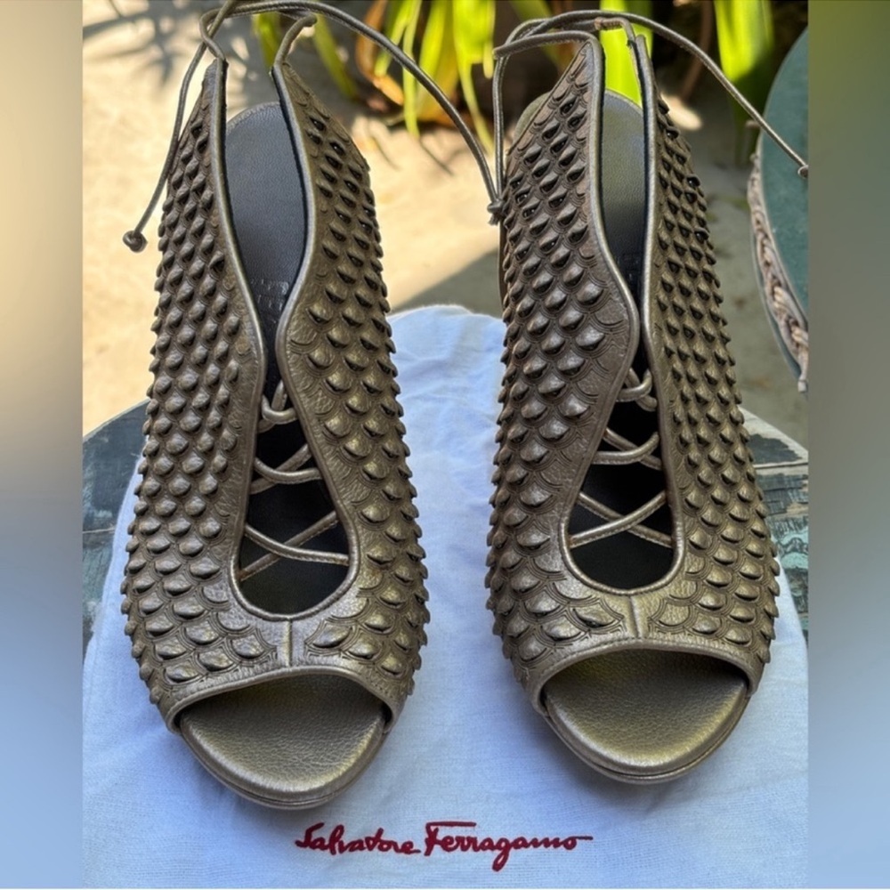 NWOT Salvatore Ferragamo python metallic embossed… - image 3
